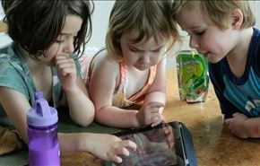 دراسة: 17% من الأطفال دون الثامنة يستخدمون جهازاً محمولاً يوميا