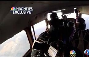 بالفيديو/ 11 مظليا ينجون بأعجوبة من اصطدام طائرتين