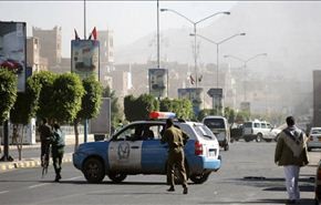 طاقم العالم يتعرض لإعتداء من قبل الأمن اليمني أثناء تغطيته الانفجار