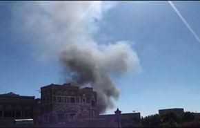 فيديو خاص من مكان انفجار وزارة الدفاع في صنعاء- 18+