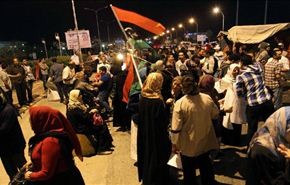متظاهرون يطالبون بإسقاط الحكومة وإنهاء حصار بنغازي