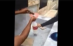 بالفيديو.. قطري يضع سبيلاً لحليب النوق بدلاً من الماء