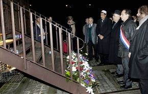 بالصور .. سفير البحرين بفرنسا يضع الورد بنصب للهولوكوست