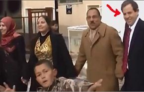 فيديو:السفير الاميركي يرقص الدبكة بعد توقيع اتفاقية بالاردن!