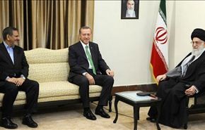 قائد الثورة:ينبغي النهوض بالتعاون بين ايران وتركيا الى أعلى المستويات