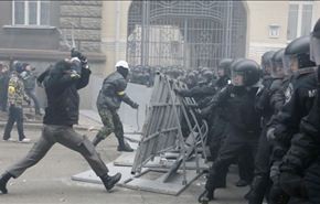 واشنطن تزيد الضغوط على كييف وكيري يلتقي قادة المعارضة اليوم