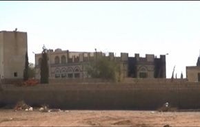 فيديو؛ الحوثيون يفجرون مقرات التكفيريين وآل الاحمر