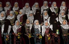 بالصور/ عرس جماعي لمئة عريس وعروس في غزة