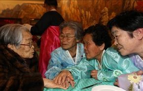 مئات الكوريين المسنين يلتقون للمرة الاولى منذ 60 عاما