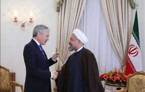 روحاني: الحظر ينتهك حقوق الانسان ويناهض مصالح الشعب