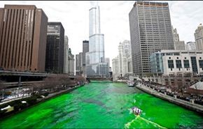 بالصور..لماذا تلون نهر شيكاغو باللون الأخضر؟