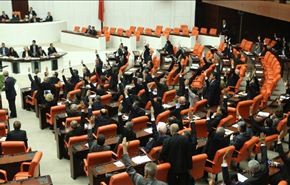 البرلمان التركي يناقش ملفات وزراء سابقين متهمين بالفساد