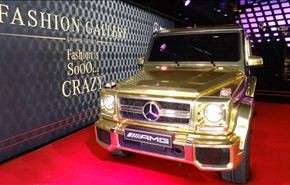 بالصور/ امير سعودي يشترى سيارة مرسيدس مغلفة بالذهب
