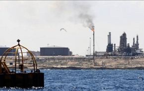 المسلحون يوافقون على إنهاء حصار موانئ النفط الليبية