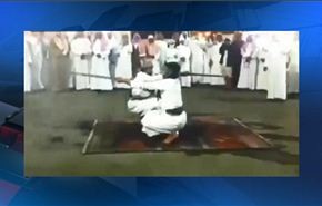 فيديو/ سعودي يصيب نفسه بسلاح ناري اثناء اداءه رقصة