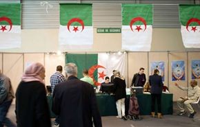 استمرار التصويت خارج الجزائر وبوتفليقة يتهم خصمه بالعنف