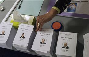 الجزائريون يواصلون التصويت لانتخاب رئيسهم وسط منافسة حادة