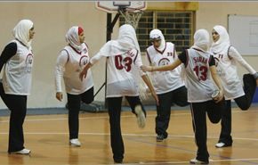 صور/تجمهر دعاة سعوديين أمام الديوان الملكي رفضاً لرياضة البنات!