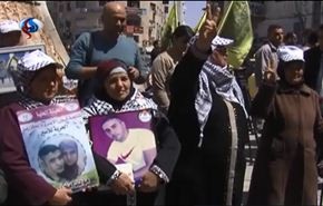 هل تعلم ماذا تفعل الام الفلسطينية في يوم الاسير؟+فيديو