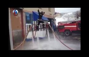 بالفيديو.. رجال الإطفاء يخترعون 