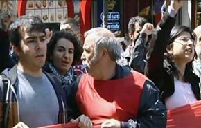 شرطة تركيا تقمع اتحاد العمال وتغلق مزيدا من مواقع الانترنت