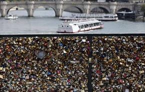 قفل عشق، چهرۀ پاریس را زشت کرده است + عکس