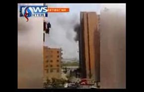 شاهد..مصرع رجلي إطفاء سقطا من برج بالصين