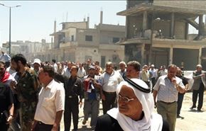 اهالي حمص يعودون الى مدينتهم القديمة لتفقد منازلهم المدمرة