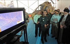 صور/ قائد الثورة يتفقد معرض انجازات قوات الجو-فضاء للحرس الثوري