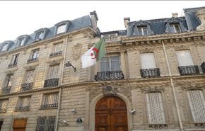 الجزائر تغلق سفارتها في ليبيا لوجود 