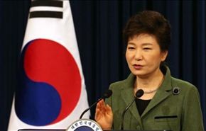 الرئيسة الكورية تتحمل مسؤولية كارثة العبارة وتحل خفر السواحل