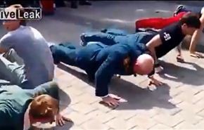 بالفيديو: مسن روسي يتحدى الشباب في اللياقة البدنية