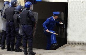 بالفيديو/رجال شرطة يسرقون بالجزائر والمحكمة تدين مصور الحادث