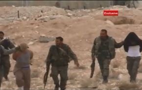 فيديو خاص:عشرات المسلحين يسلمون للجيش في القلمون