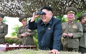 الزعيم الكوري الشمالي يقود بنفسه تدريبا عسكريا