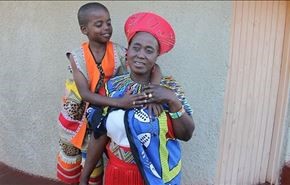 إفريقية ستينية تتزوج طفلاً في التاسعة