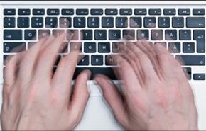 كيف نكتب على  لوحة المفاتيح بسرعة دون الشعور بالملل؟