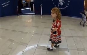 بالفيديو/ رد فعل طفلة أميركية تسمع صوت الآذان لأول مرة