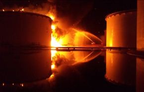 حريق خزاني الوقود في ليبيا بات خارج السيطرة