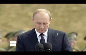 شاهد:طير عابر يرمي بوتين بفضلاته خلال خطاب رسمي