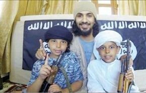 أب سعودي يجند طفليه في تنظيم 