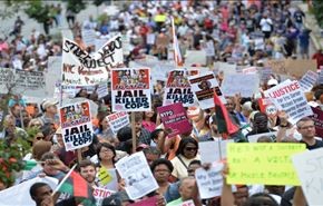 آلاف يحتجون بنيويورك على قتل الشرطة لرجل أسود