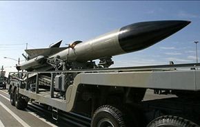 ايران تزيح الستار عن صواريخ وطائرات دون طيار جديدة