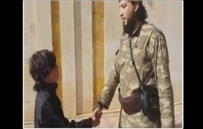 ویدیو؛ بیعت کودک خردسال با خلیفۀ داعش