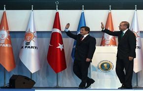 إردوغان يتسلم مهامه رسمياً اليوم، وأوغلو يخلفه في الحزب