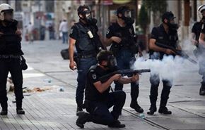 الشرطة التركية تعتدي على منظمي مهرجان شعبي في اسطنبول