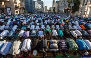 خطباء صلاة العيد يجمعون على التوحد واليقظة لمواجهة المؤامرات