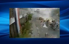 كاميرا مراقبة؛ لحظة تفجير انتحاري وسط الحشود في صنعاء