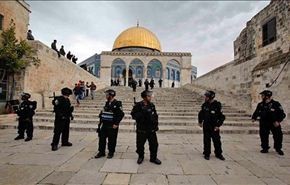 اصابات في صفوف الفلسطينيين اثناء فض اعتصام قرب الاقصى+ فيديو