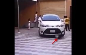 فيديو/سيارة تدهس طفلة سعودية داخل باحة منزل أسرتها